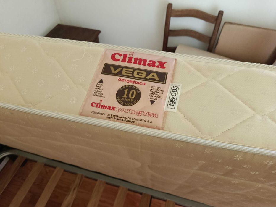 Cama solteiro muito antiga antiguidade madeira maciça com colchao 195x95cm
