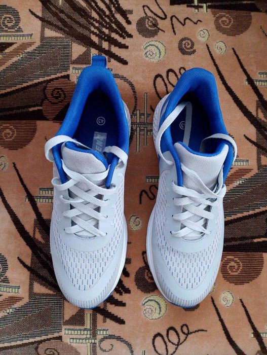 Кросівки 43 розмір.