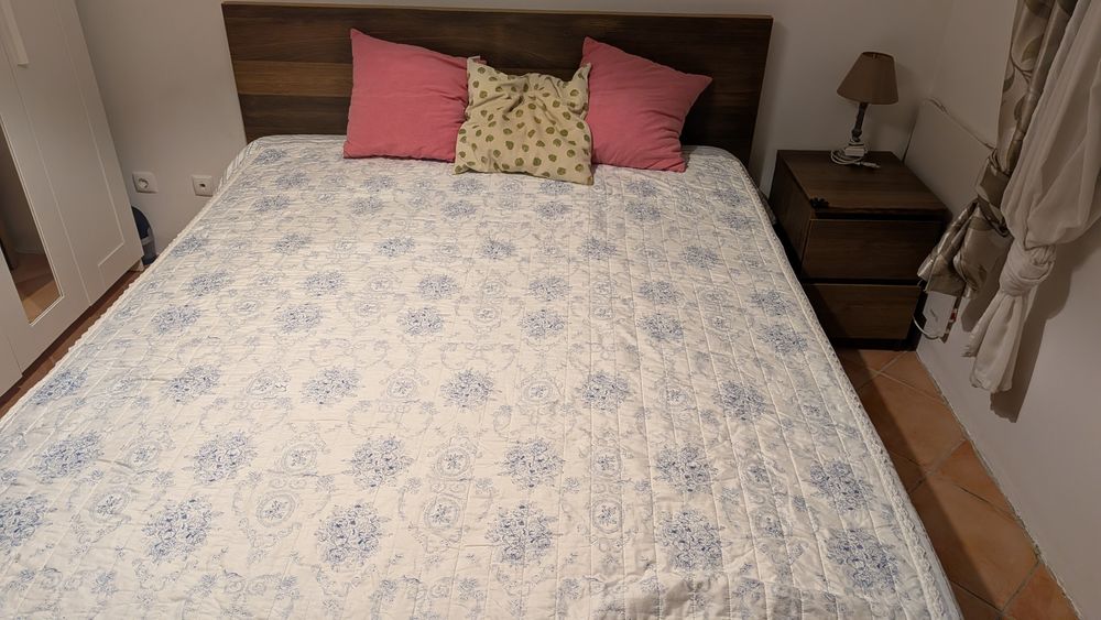 Cama  IKEA 2.00m por 1.60m