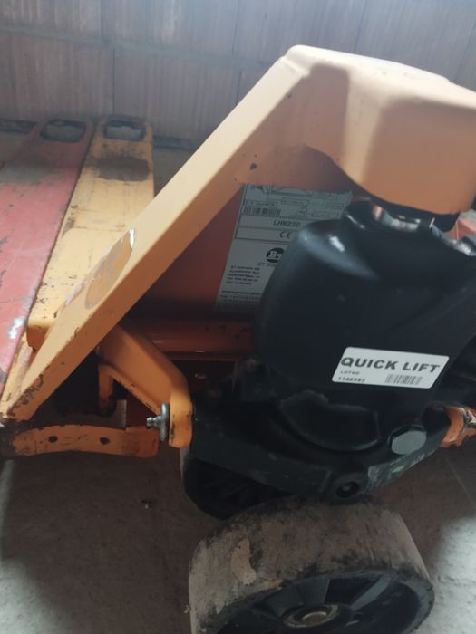 Wózek paletowy Toyota paleciak