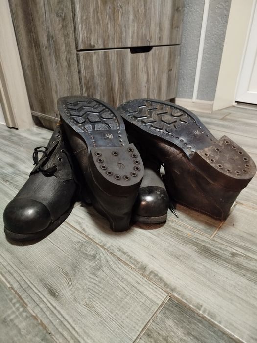 Продам спецовые ботинки