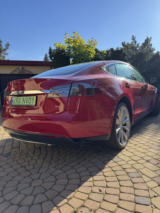 Tesla model S85 zarejestrowana zadbana