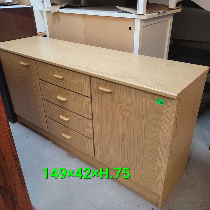 Pojemna komoda w dobrym stanie. Możliwy transport