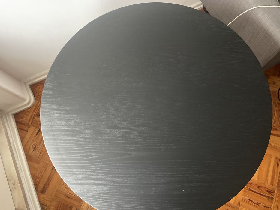 Mesa redonda preta Lisabo (1,05 diametro) como nova