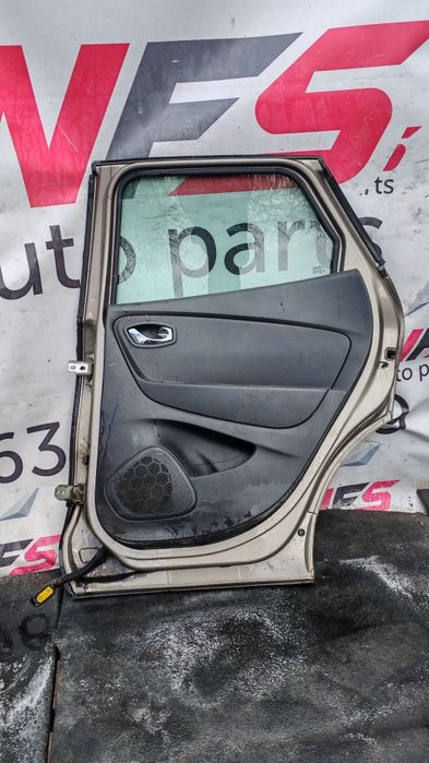 Задні праві двері renault captur