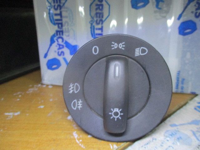Botão / interruptor de luzes VOLKSWAGEN Passat (3B3)