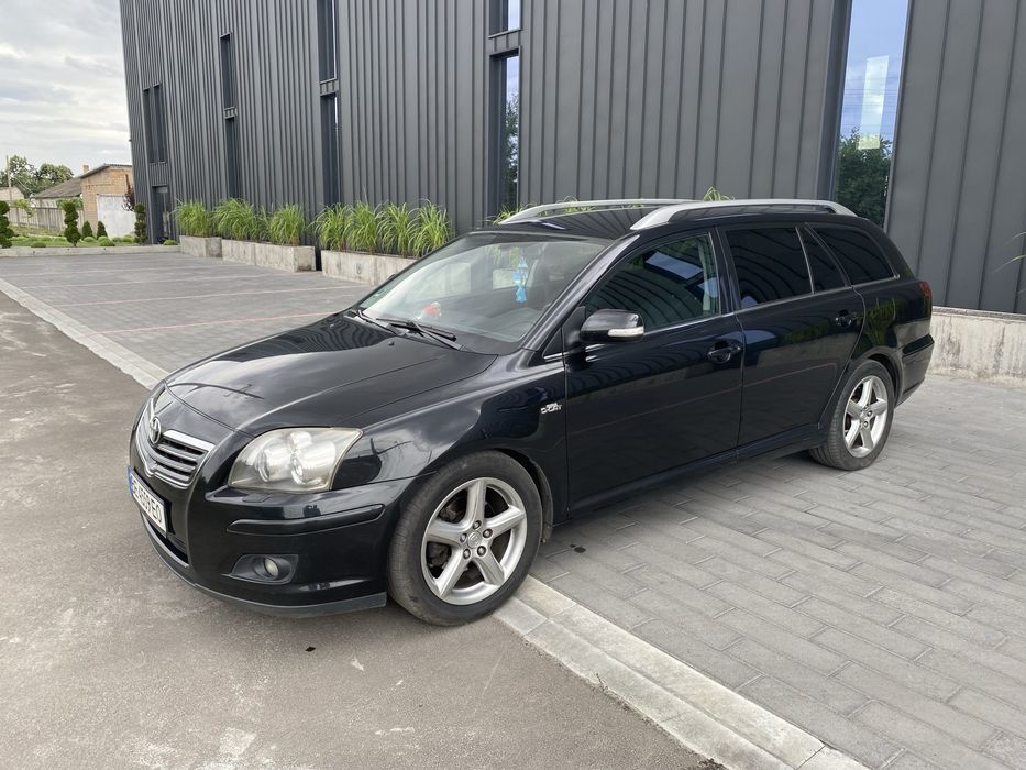 Продаж авто Toyota Avensis