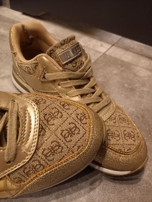 Promocja wiosenna! Używane sneakersy guess rozm 41