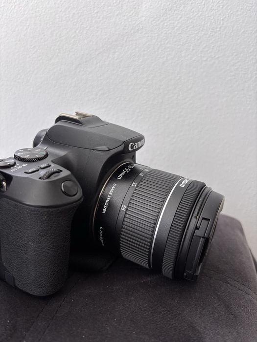 Фотоапарат Canon EOS 250D + обʼєктив Kit 18-55mm