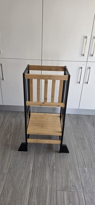 Torre de aprendizagem Montessori da marca COSYLAND.