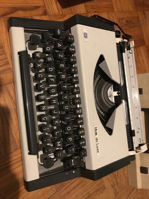 Maquina de escrever vintage/antiga Unis tbm de lux