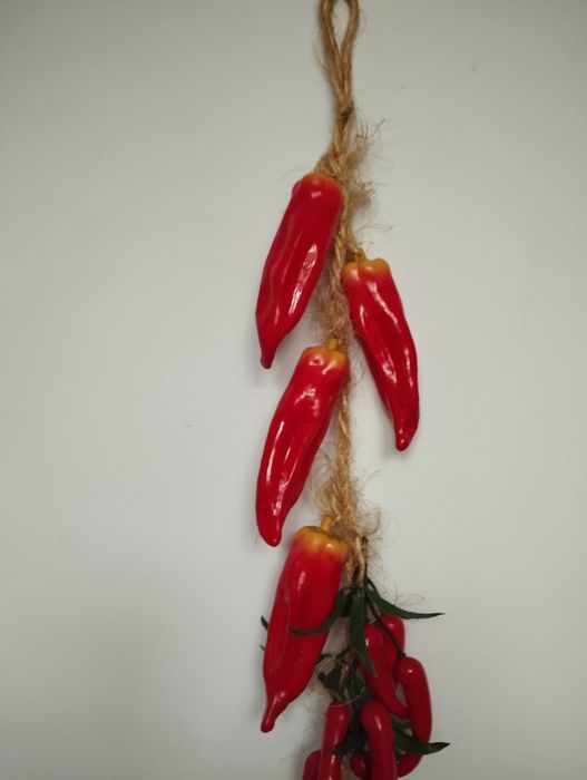 Wieszak dekoracyjny papryczki chili sztuczne