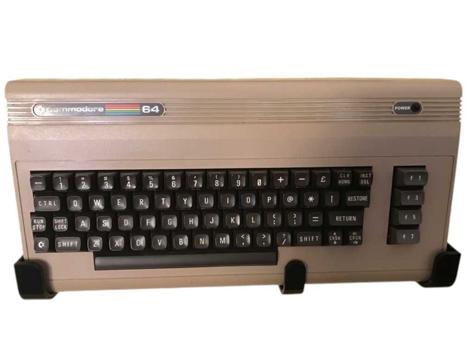 Uchwyt ścienny do komputera Commodore 64