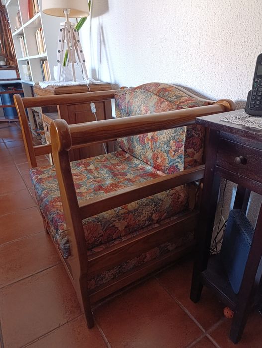 Conjunto sofá mais poltrona vintage