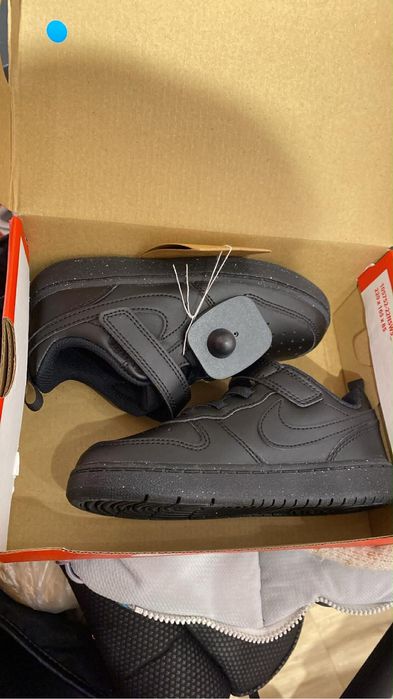 Adidasy , 27 rezerwacja