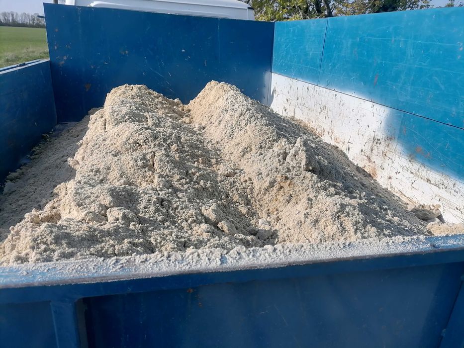 Песок,отсев,щебень,вывоз мусора, є невеликі обьєми