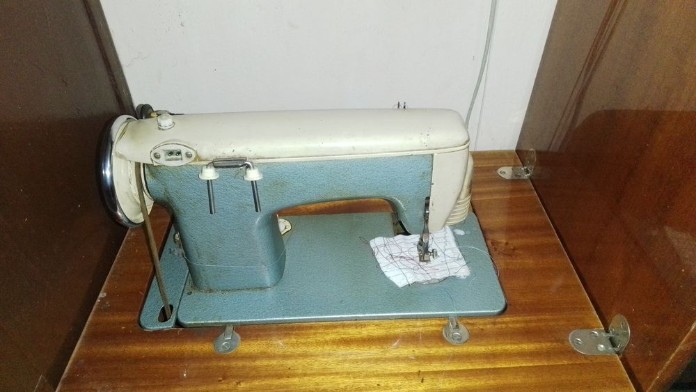 Швейна машина Чайка