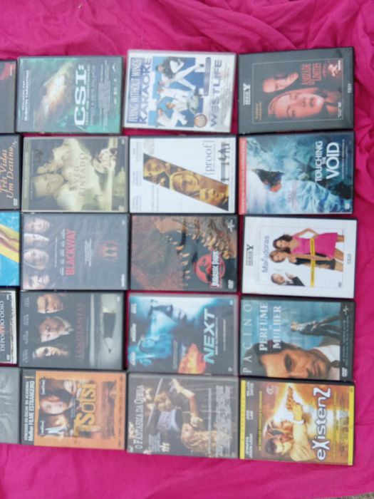 35 DVDs incluindo existenz
