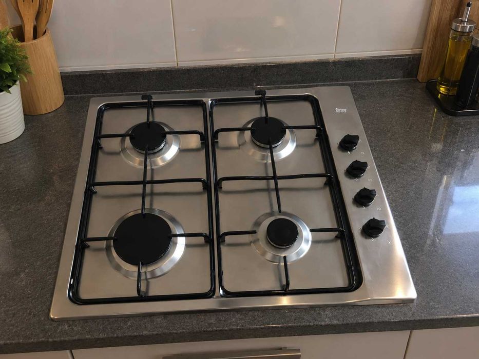 3 em 1. Máquina de lavar loiça, placa de gás e candeeiro