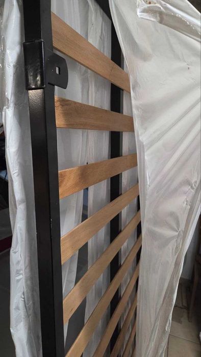 Cama Corpo e Meio 1.2x1.95m - Estrado e colchão em bom estado