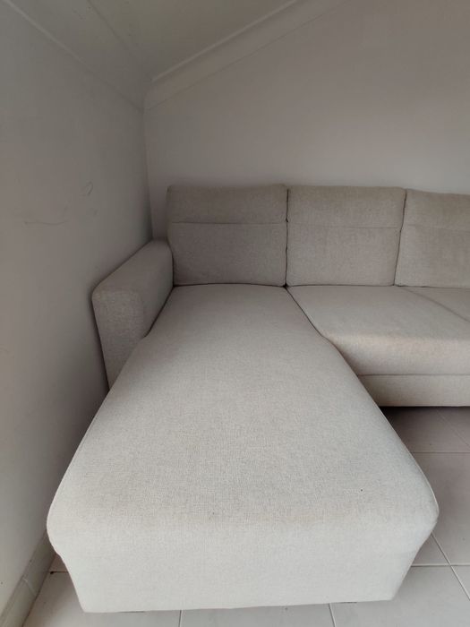 Sofá creme com chaise long