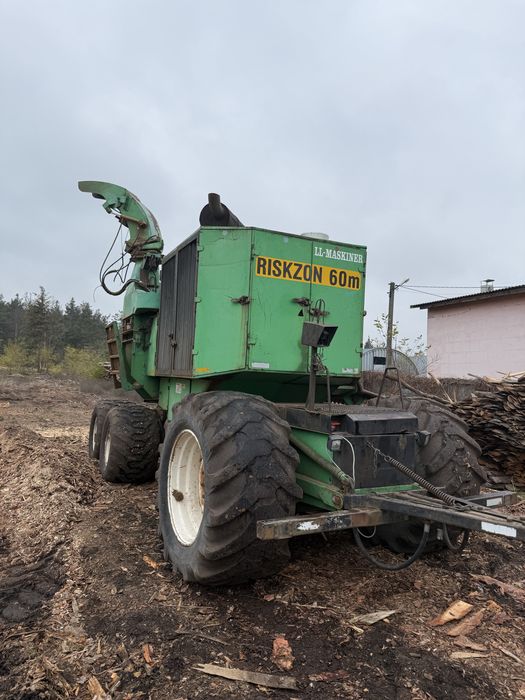 В продажі дробільна машина для дерева на базі харвестера 6*6