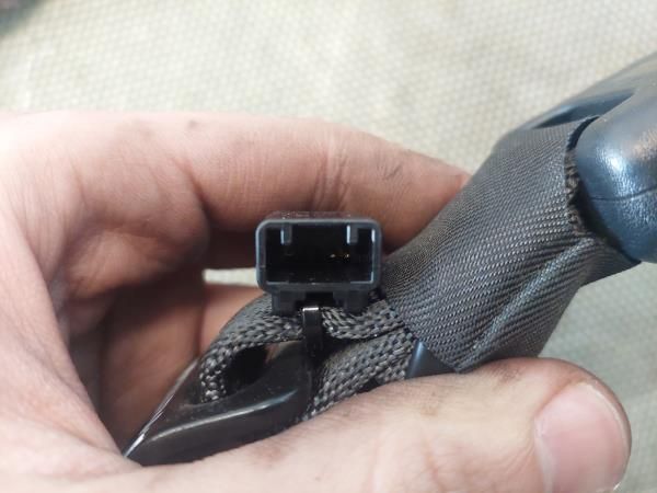 Encaixe de cinto trás esquerdo PEUGEOT 108