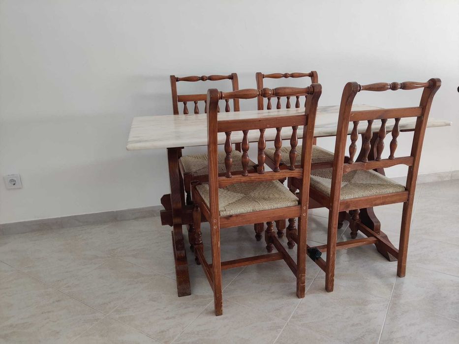 Mesa jantar marmore com 4 cadeiras em madeira 140x70 cm