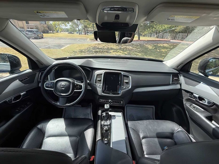 Volvo XC90 B5      2022