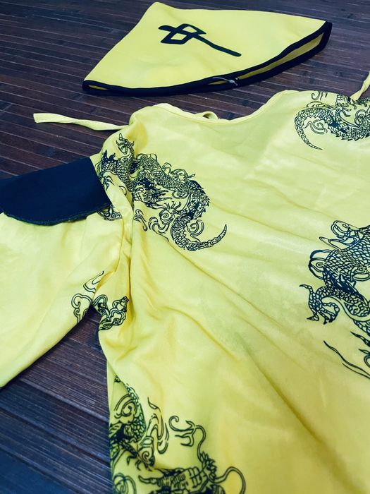 Fato de CARNAVAL de chinesa, com vestido e chapeu.