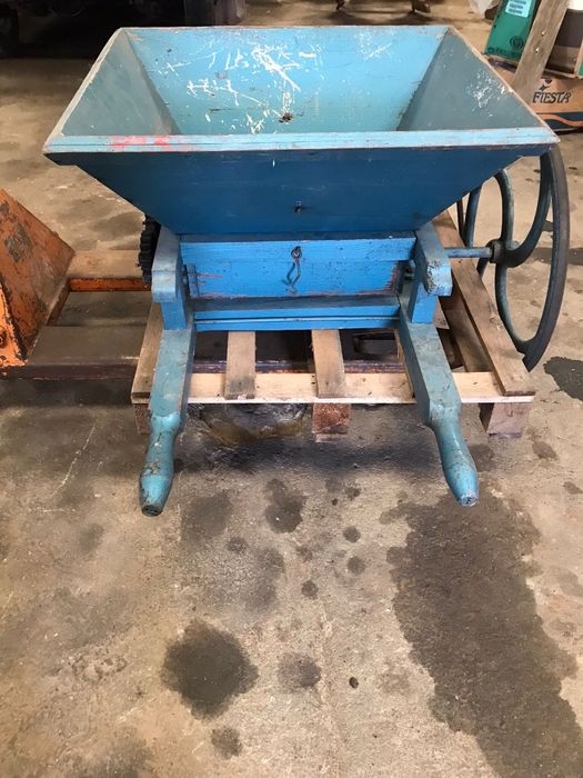 Esmagador elétrico e bomba de transfega com tubos