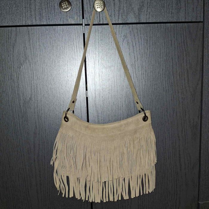 Стильна з натуральної замші сумка.