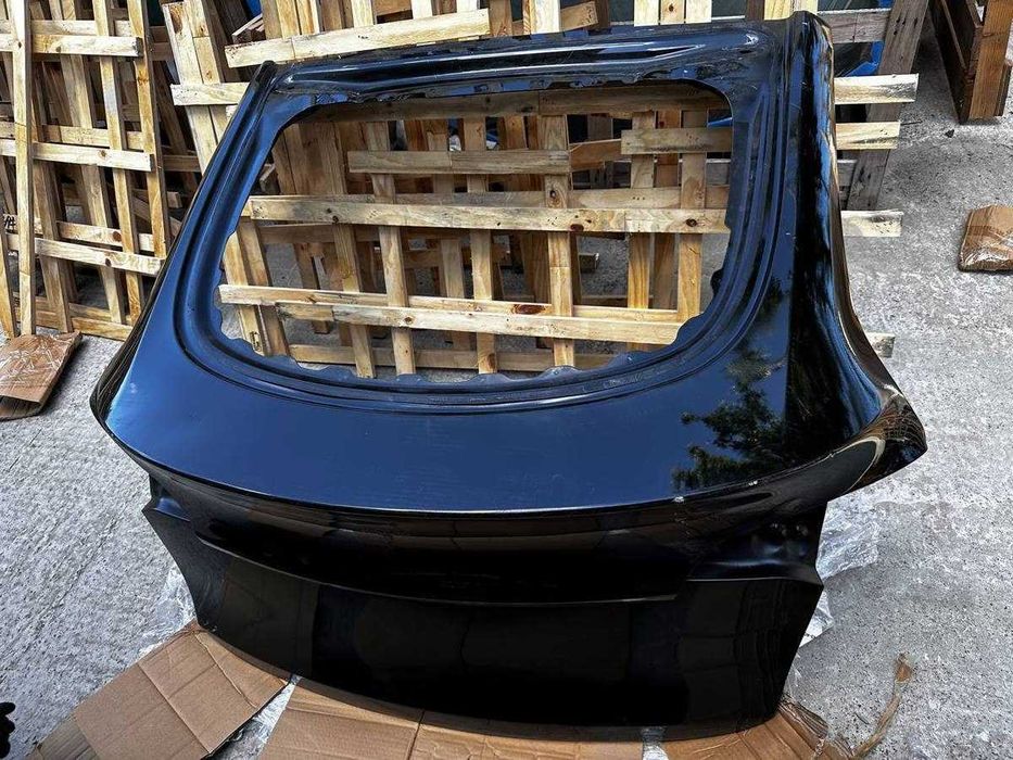 Кришка багажника (ляда) задній багажника Tesla Model Y