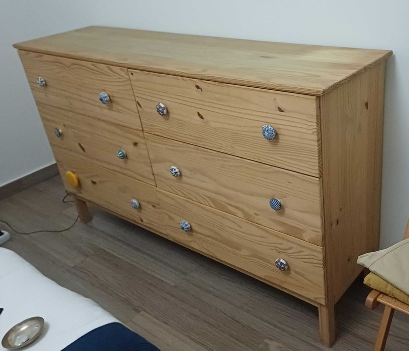 Cómoda em pinho com 6 gavetas
