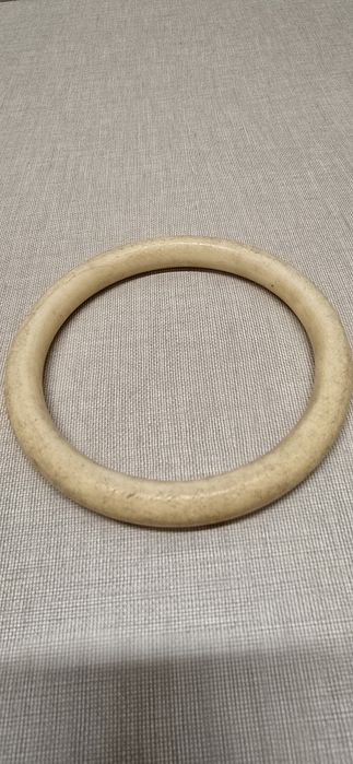 Bonitas pulseiras em material nobre