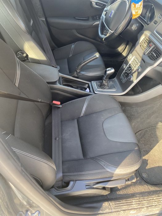 Volvo v40 хетчбек