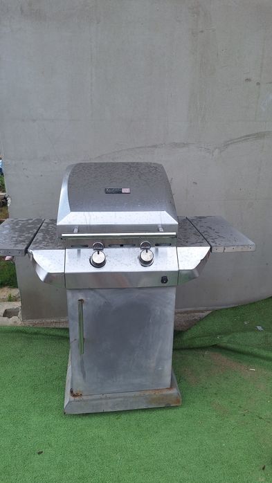 Grill      gazowy