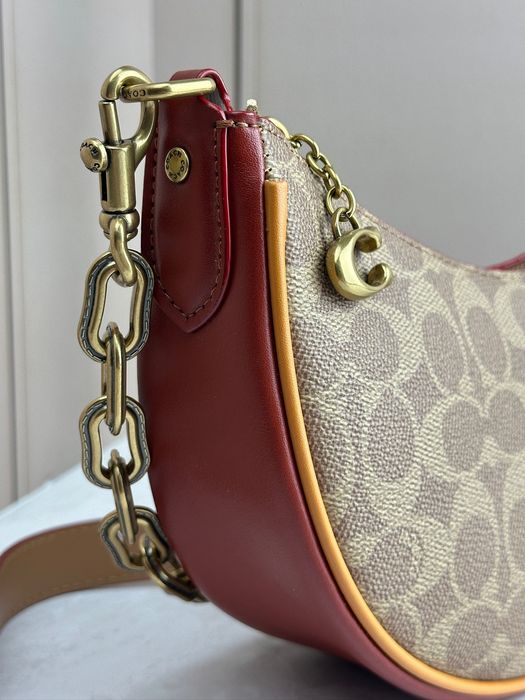 Жіноча сумка на плече Coach Mira 24, класичний логотип, золота фурнітура, оригінал