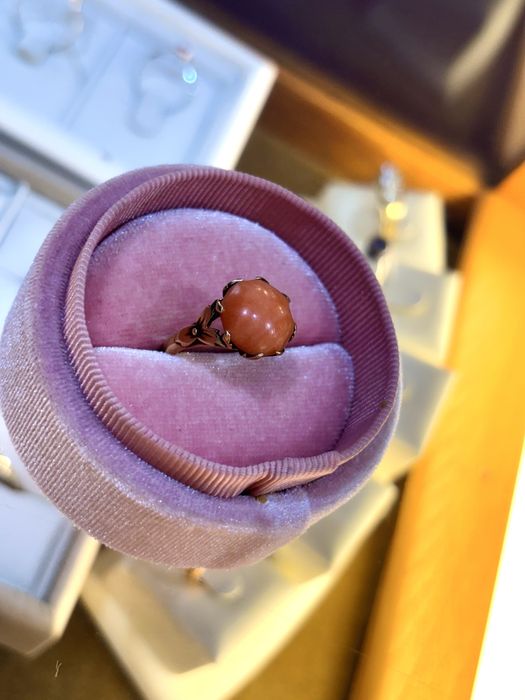 Złoty pierścionek z koralem naturalnym