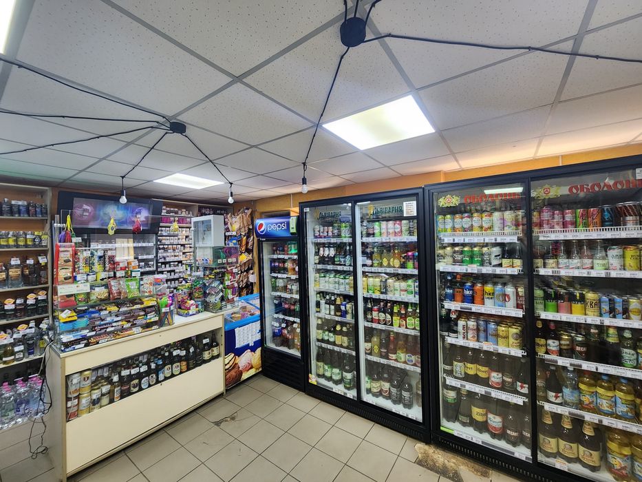 Продається нежитлове приміщення. Продуктовий магазин.