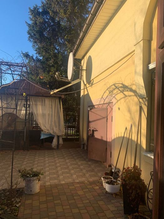 Ціна вказана вже з комунальними оплата за один місяць