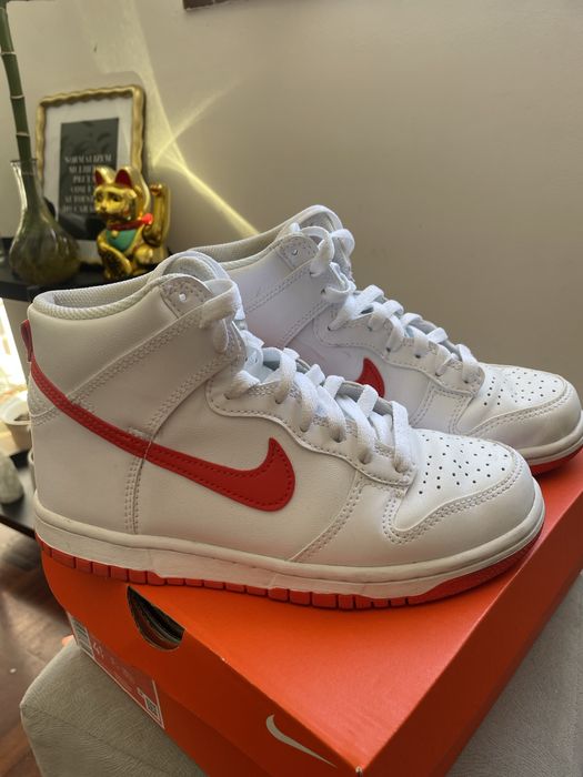 Ténis Nike Dunk High (GS) brancos e laranja 36,5