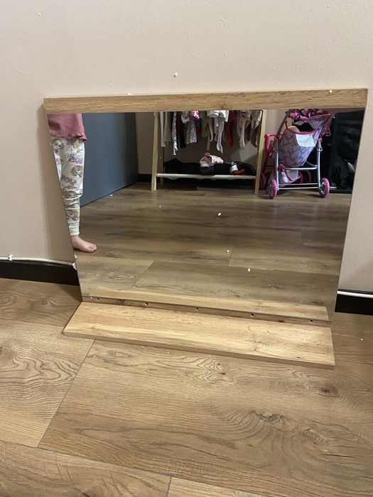 Lustro lazienkowe z polka