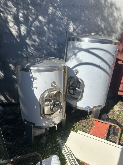 Cubas de vinho como novas