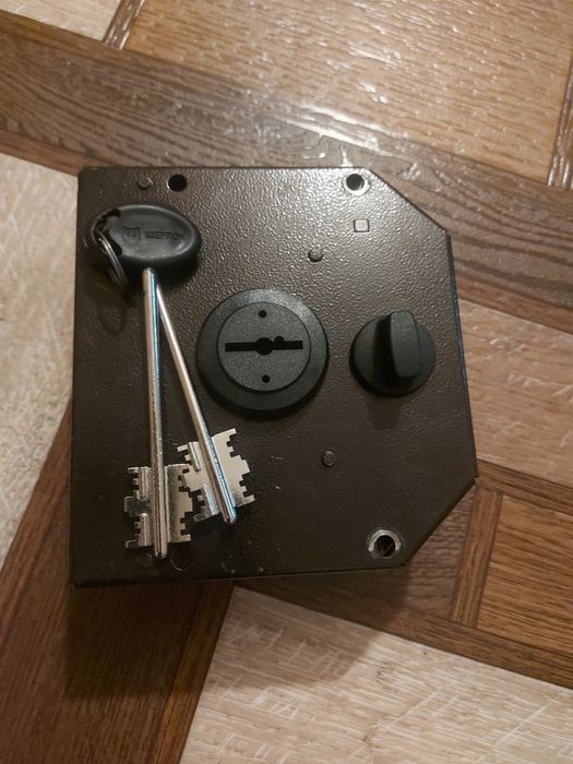 Продам замок шерлок 06.61