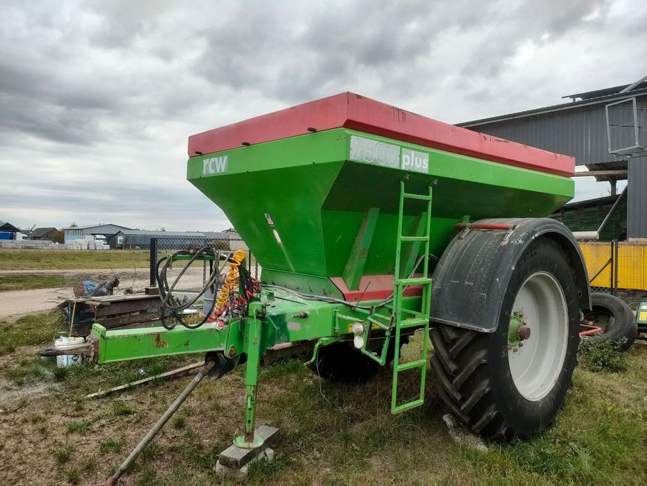 Unia RCW 7500 plus  Rozsiewacz do wapna oraz nawozów granulowanych  Unia RCW 7500 Plus