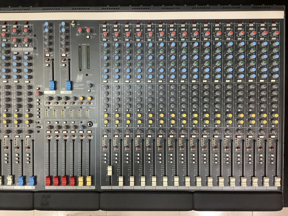 Mesa de mistura Allen & Heath GL2200