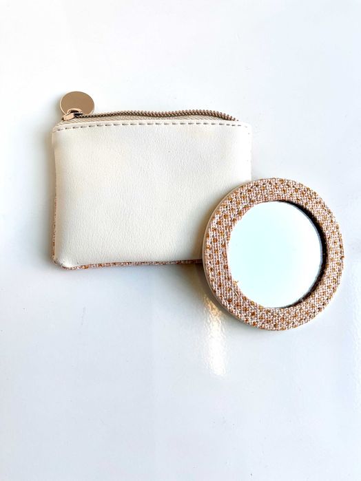 Pequena bolsa brilhante com espelho incluído