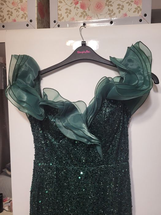 Cekinowa zielona sukienka maxi, hiszpanka , syrenka, z dłuższym tyłem