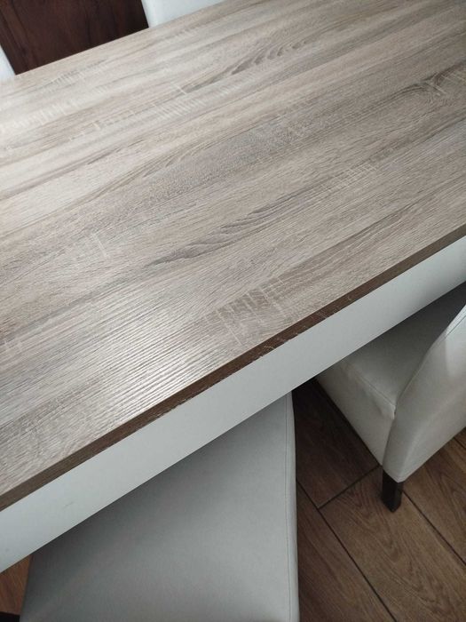 Mesa de sala com 4 cadeiras